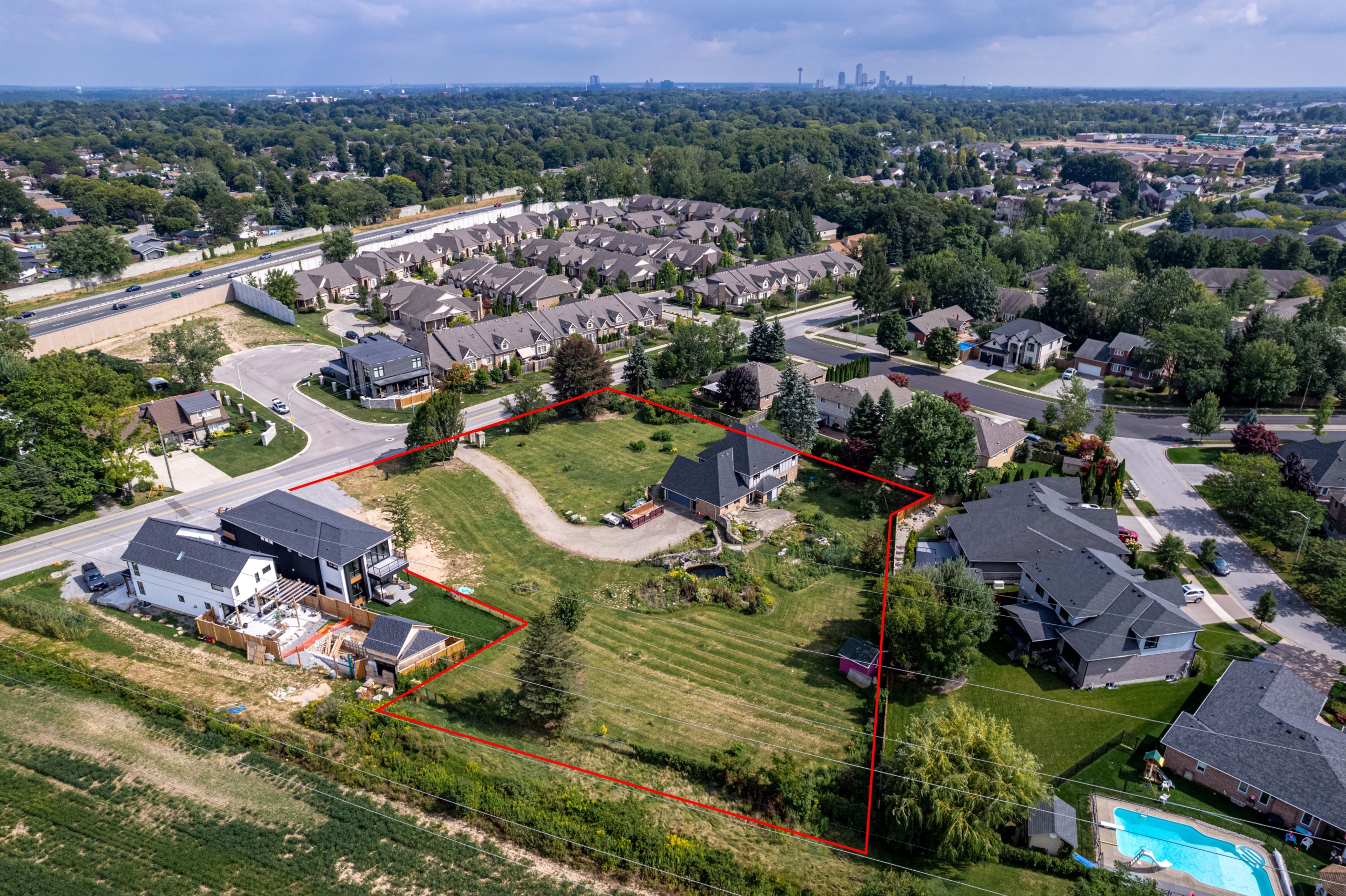 Tulip Commons at Mount Carmel - a new townhouse development in Niagara Falls